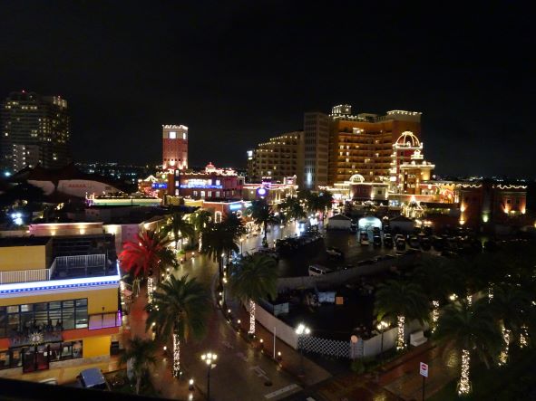 アメリカンビレッジ内の夜景